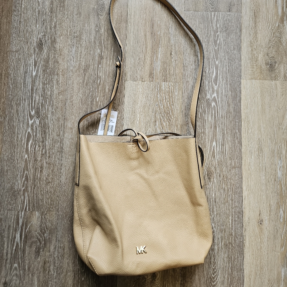 MICHAEL Michael Kors Junie Large Pebbled Leather Messenger - Butternut